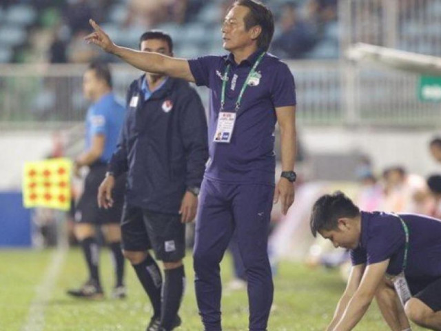 Bóng đá - HLV HAGL vô tình tiết lộ sự thật "động trời" ở sân Pleiku