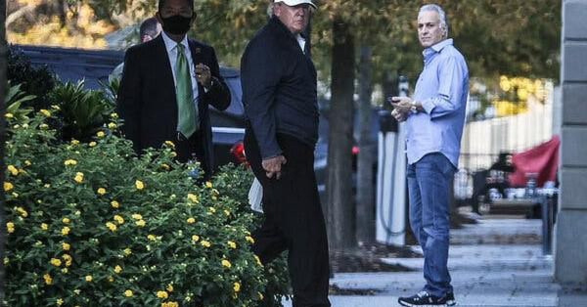 Thế giới - Tổng thống Trump "bình tĩnh đáng ngạc nhiên" rồi "rũ vai" về Nhà Trắng