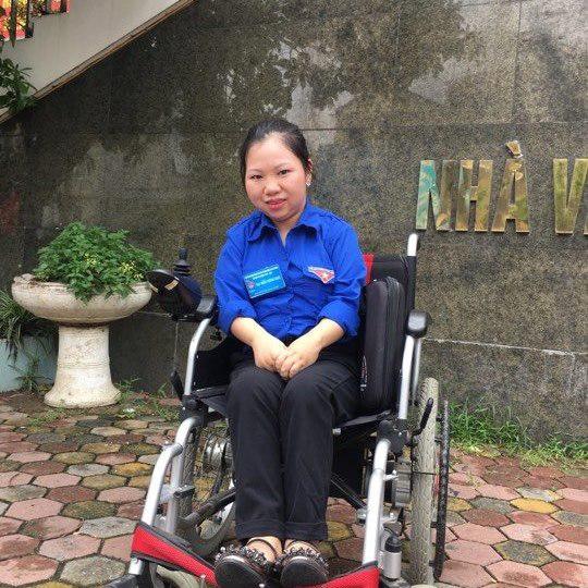 Soái ca 8X tiết lộ lý do "nguyện làm đôi chân" cho người vợ khuyết tật - 1