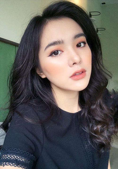 Thiên Trang bắt đầu kiếm được tiền từ năm lớp 10 bằng công việc mẫu ảnh, PR, quảng cáo sản phẩm trên trang cá nhân và cả kinh doanh bất động sản…