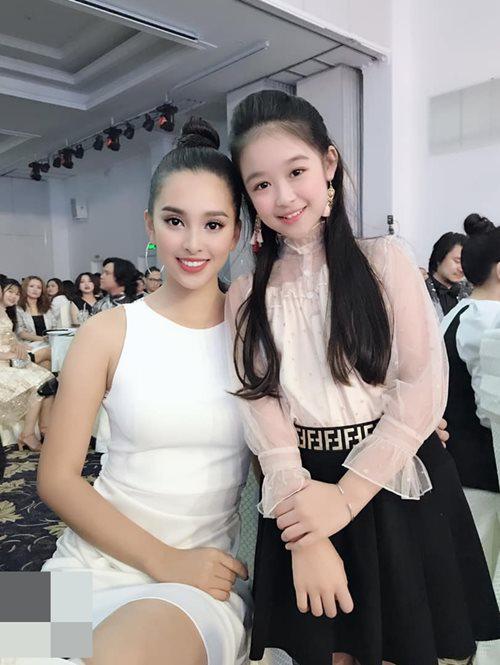 Cô bé sở hữu vẻ ngoài xinh xắn, đáng yêu nên được gọi là “Hoa hậu nhí”, gương mặt sáng giá của giới giải trí Việt khi tham gia nhiều show lớn nhỏ dành cho trẻ em như Đồ Rê Mí, Gương Mặt Thân Quen Nhí... Gia thế không phải dạng vừa, lại kiếm tiền từ nhỏ, nên Bảo Ngọc có cuộc sống cực kỳ sang chảnh, đi du lịch ở nhiều trên thế giới.