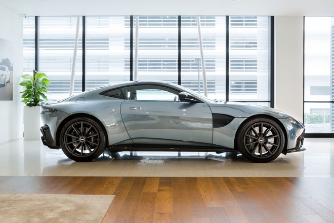 Aston Martin Vantage có thêm phiên bản "Hiệp sĩ Bóng Đêm" - 15