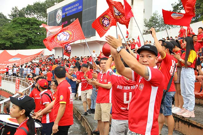 Đông đảo CĐV của Viettel đã phủ đỏ khán đài C sân vận động Thống Nhất để cổ vũ cho đội nhà trong chuyến làm khách trước Sài Gòn tại vòng cuối V-League 2020 chiều ngày 8/11.