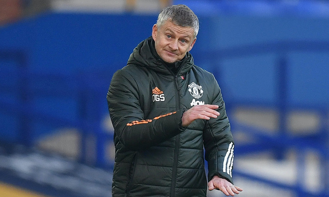 Tin HOT bóng đá tối 8/11: Solskjaer cáo buộc MU bị "trù dập" - 1