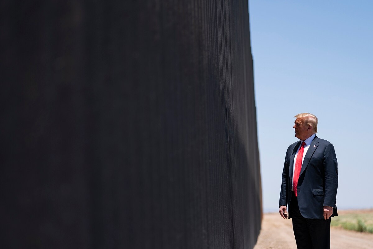 Tường biên giới với Mexico còn chưa hoàn thành nhưng ông Trump đã thất cử trước ông Biden (ảnh: Guardian)