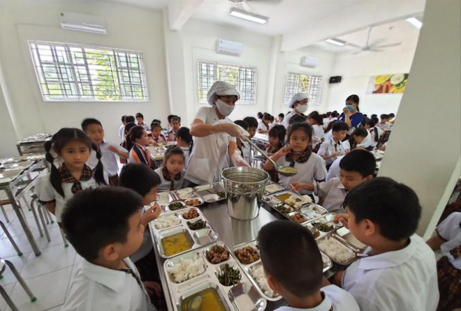 Bữa cơm bán trú của học sinh Trường Tiểu học Trần Thị Bưởi (quận 9, TPHCM) Ảnh: Nguyễn Dũng