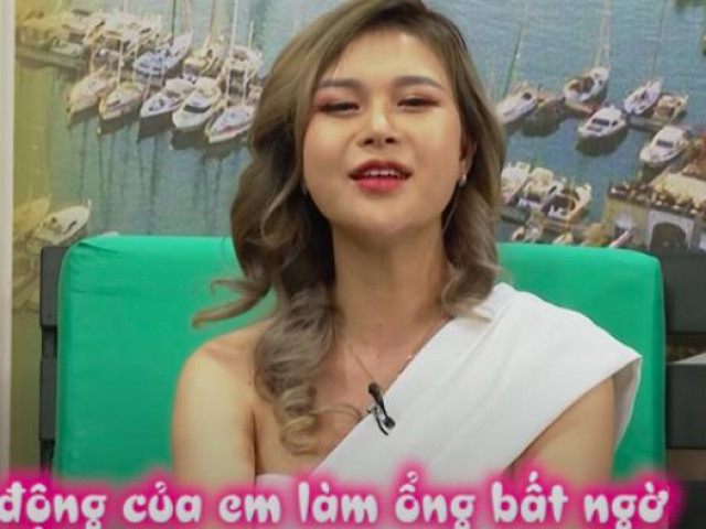 Bạn trẻ - Cuộc sống - Cô nàng xinh đẹp táo bạo "gần gũi" với “phi công” dù mới quen 1 ngày