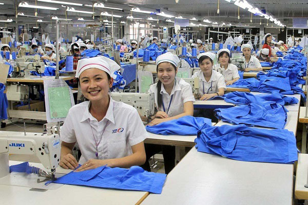 Năm 2020, Việt Nam cũng là một trong những nền kinh tế tăng trưởng cao nhất và kiên trì duy trì tăng trưởng dương ở mức khá.