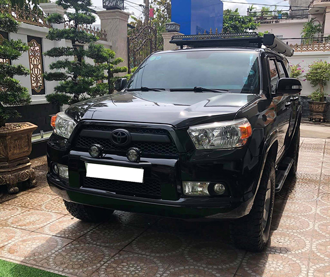 Toyota 4Runner sử dụng 10 năm bán lại bằng xe Fortuner Legender mới - 1