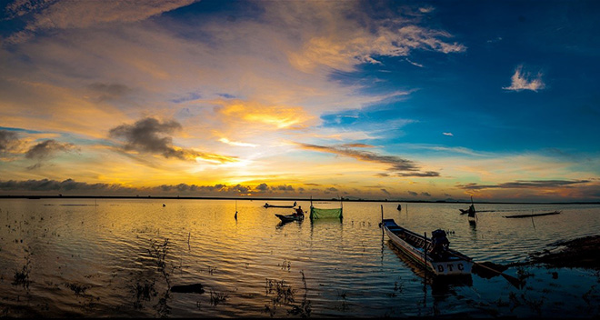 Bình minh hồ Dầu Tiếng- Tác giả Đinh Văn Quốc Thanh