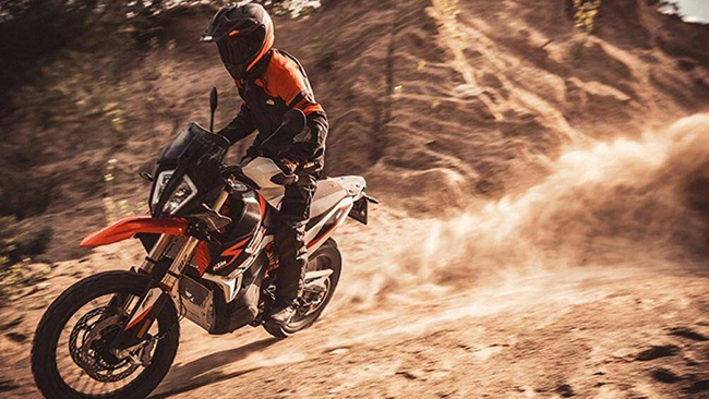 KTM 890 Adventure R Rally chỉ được sản xuất với số lượng khá hạn chế là 700 xe trên toàn thế giới, giá xe hiện chưa được công bố chính thức
