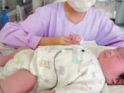 Bạn trẻ - Cuộc sống - Mẹ vác bụng bầu &quot;khổng lồ&quot; nhập viện, ai cũng tưởng sinh 3 nhưng kết quả gây choáng