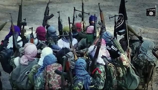 Các tay súng Hồi giáo ở Mozambique. Ảnh: Daily Mail
