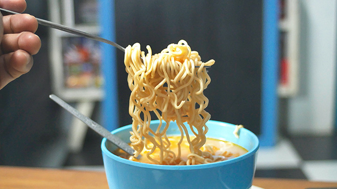 Thành phần chủ yếu của mì ăn liền là chất đường bột