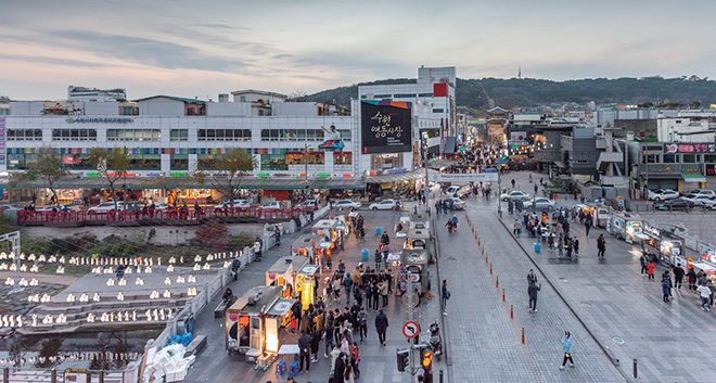 Toàn cảnh sầm uất của chợ Suwon Nammun