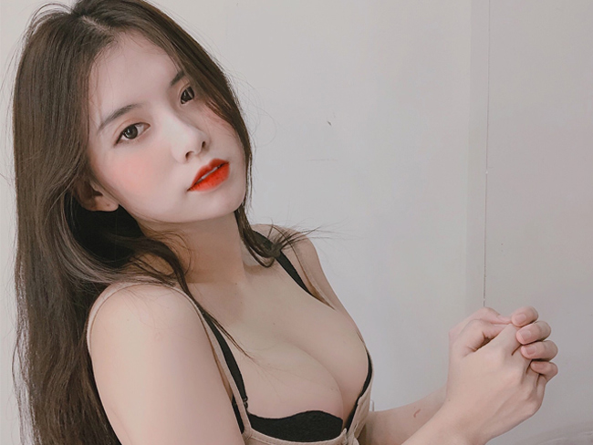 Ý thức được phải có&nbsp;một vóc dáng cân đối, ngoại hình xinh đẹp thì mới có nhiều cơ hội trong công việc và cuộc sống, Khả Di quyết tâm giảm cân.&nbsp;
