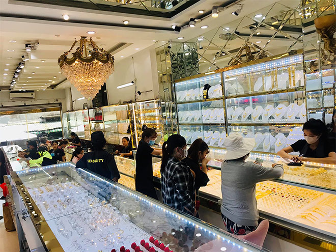 Vàng Hoàng Phát - Thương hiệu gần 20 năm trong giới kim hoàn Sài thành phồn hoa - 2