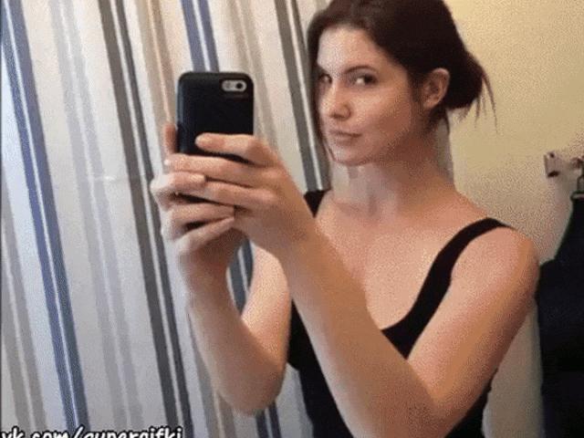 Tranh vui - Sự cố hài hước khi đang mải mê chụp ảnh "tự sướng"