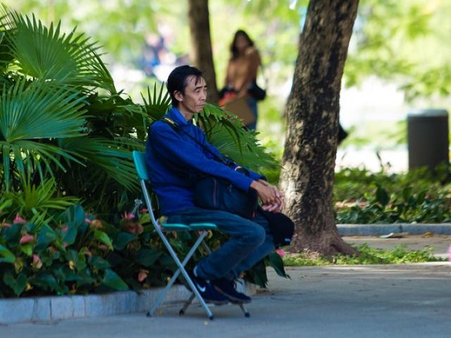 Thị trường - Tiêu dùng - Phố cổ Hà Nội “khát” khách Tây, tiểu thương thẫn thờ nhớ thời “hái ra đô” mỗi ngày