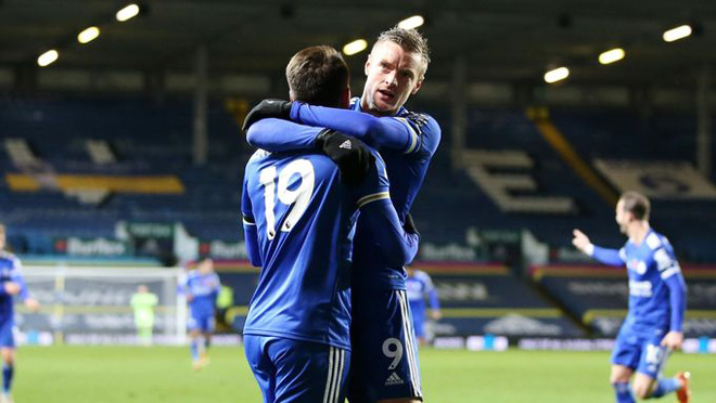 Leicester gây bất ngờ khi đứng đầu bảng xếp hạng Ngoại hạng Anh