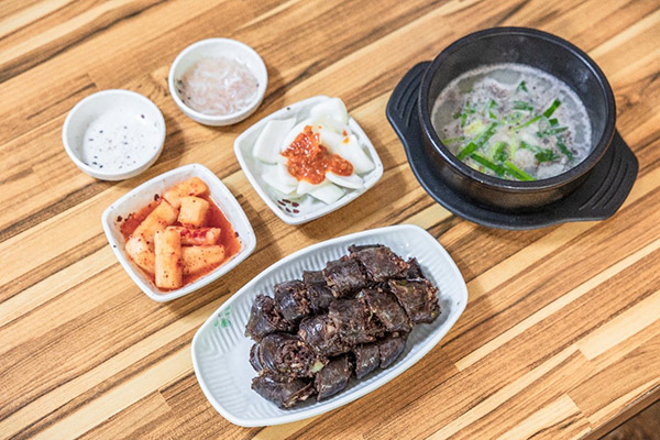 Dồi tỏi – món ăn đặc biệt tại chợ Danyang Gugyeong