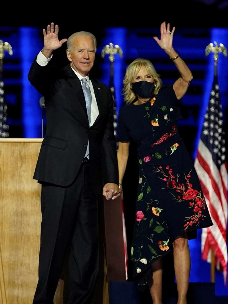 Bà Jill Biden diện váy của thương hiệu Oscar de la Renta