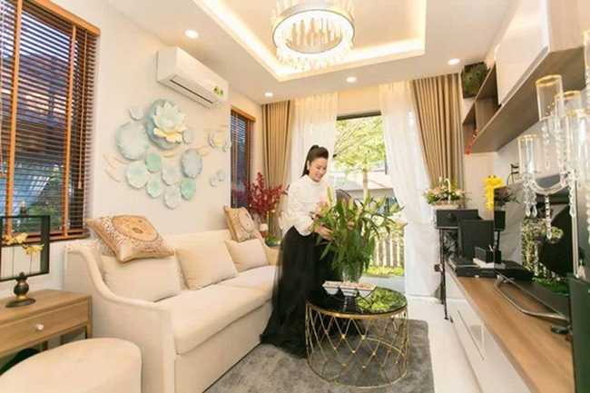 Bà chủ quê Thanh Hóa tự hào khi căn nhà là thành quả của cả thời gian dài cô cật lực làm việc, cộng với số tiền bán đi căn hộ cũ.
