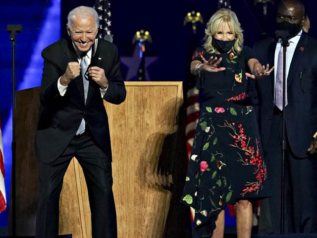 Thời trang - Váy 132 triệu đồng bán "đắt như tôm tươi" nhờ vợ ông Joe Bill