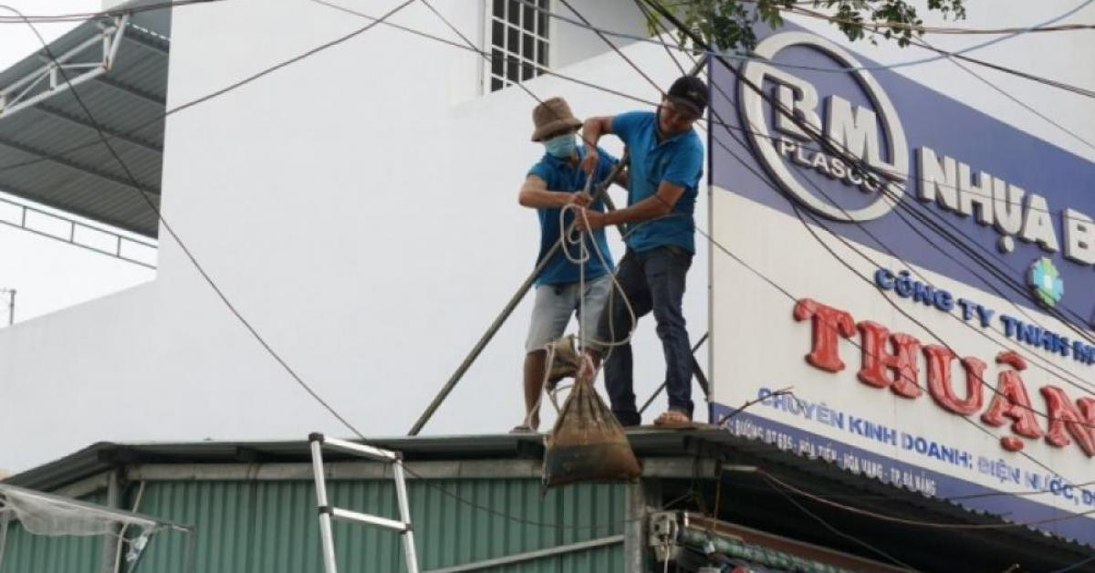 Tin tức trong ngày - Bão số 13: Các tỉnh miền Trung khẩn cấp sơ tán dân, cấm biển