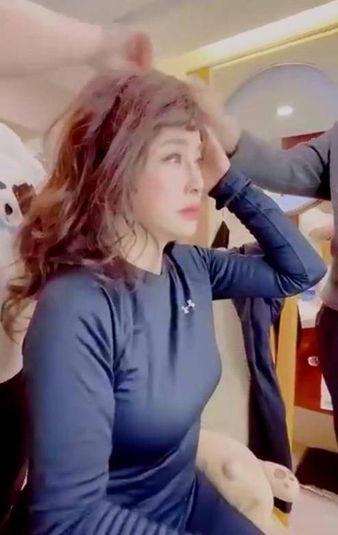 Nhan sắc cứng đờ như tượng của Lưu Hiểu Khánh khiến người hâm mộ đặt nhiều nghi vấn.