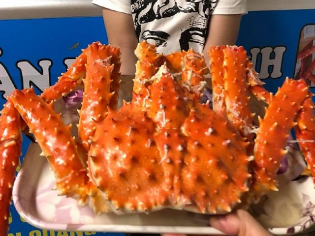 Thị trường - Tiêu dùng - Cua hoàng đế tươi sống bất ngờ giảm giá 50%, cửa hàng hải sản tiết lộ nguyên nhân