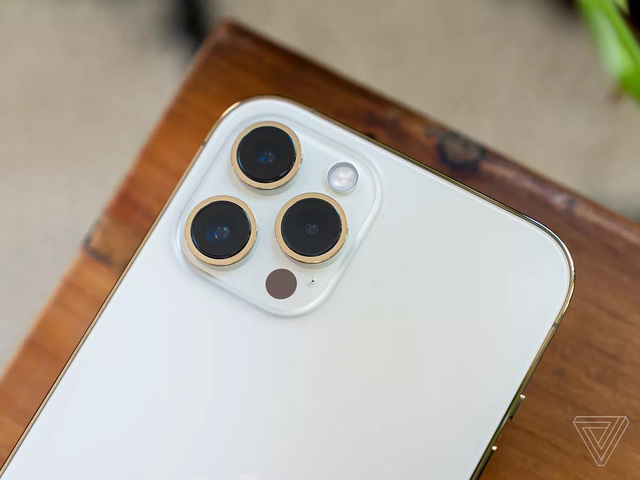 Thời trang Hi-tech - Lần đầu tháo rời iPhone 12 Pro Max, bất ngờ về dung lượng pin