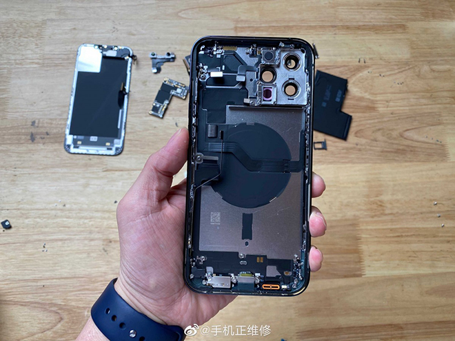 Lần đầu tháo rời iPhone 12 Pro Max, bất ngờ về dung lượng pin - 4