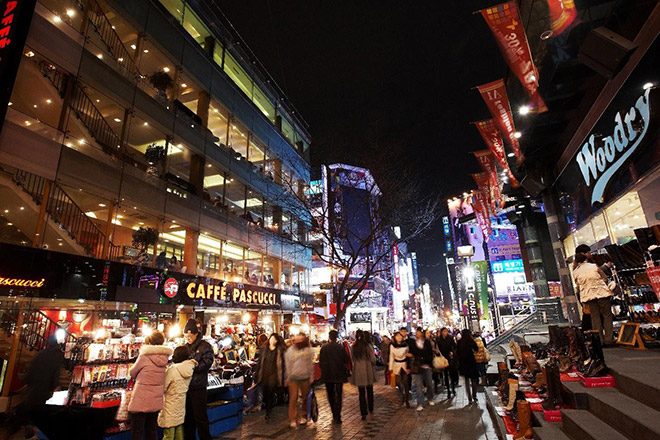 Phố Myeongdong luôn tấp nập khách du lịch