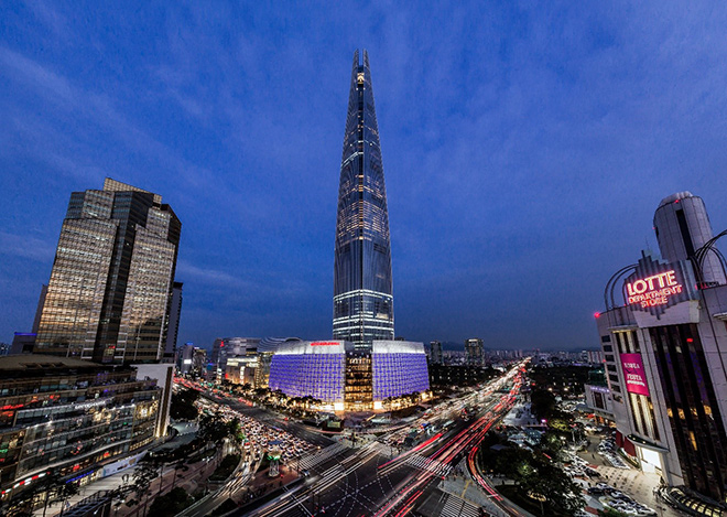 Cận cảnh tòa tháp Lotte World Tower 123 tầng