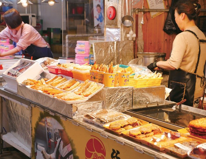 Các quầy bán đồ ăn đêm tại chợ Namdaemun