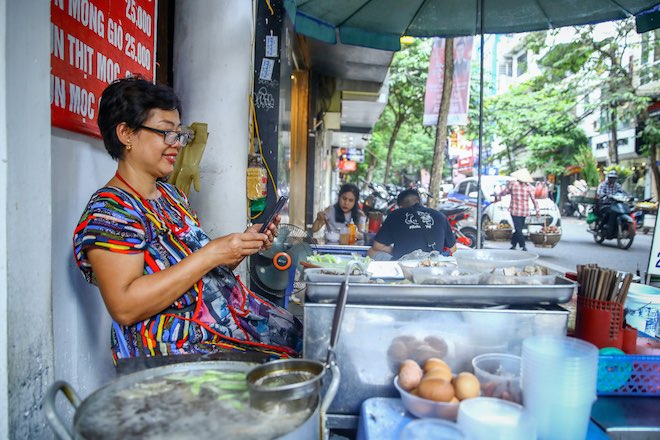 Smartphone 600.000 đồng "made in Vietnam" giúp chuyển đổi số là sản phẩm nào? - 1