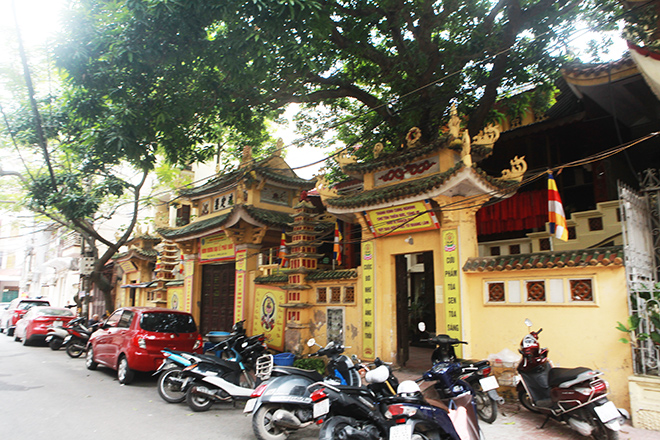 Chùa Ngũ Xá (tên chữ là Thần Quang) ở phố Ngũ Xã (quận Ba Đình, Hà Nội), nơi có bức tượng Phật A Di Đà được Trung tâm Sách kỷ lục Việt Nam xác nhận năm 2010