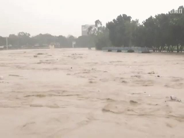 Thế giới - Video: Bão Vamco càn quét khiến thủ đô của Phillipines chìm trong biển nước