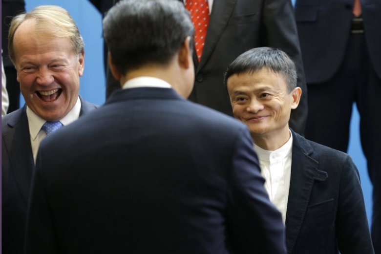 Chủ tịch Trung Quốc Tập Cận Bình gặp tỷ phú Jack Ma năm 2015.