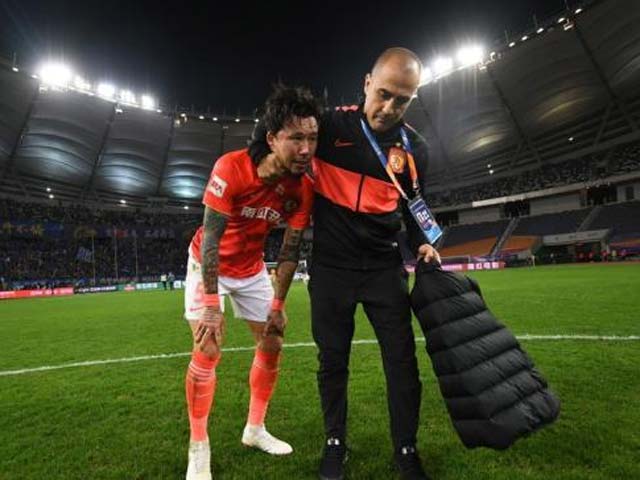 Bóng đá - Cầu thủ đội từng "làm trùm" giải Trung Quốc gặp vận đen, mất ngôi vương đau đớn