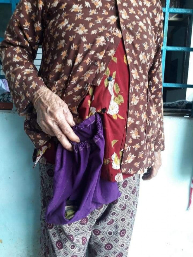 Cụ bà đáng thương khóc cạn nước mắt sau khi bị kẻ xấu lừa