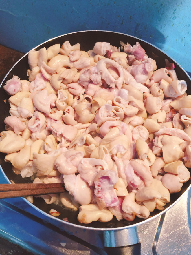 Hành tỏi phi thơm xào cùng lòng