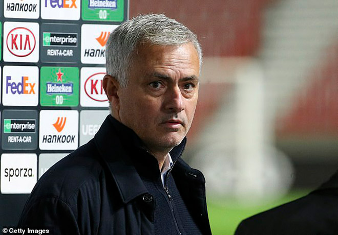 Mourinho bị cấm chỉ đạo, ăn phạt hơn 768 triệu đồng vì lý do không tưởng - 2