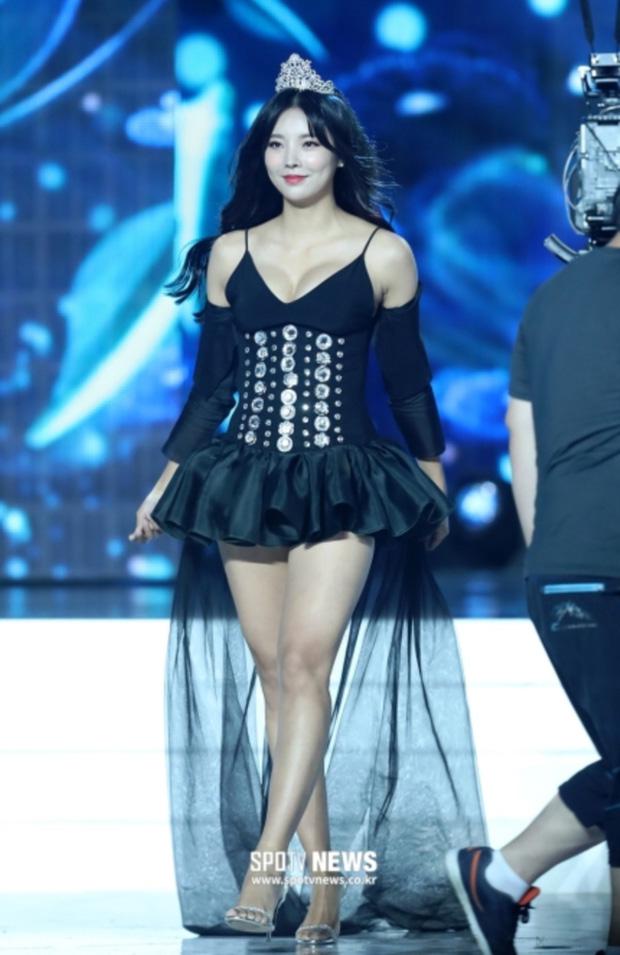 Thí sinh Hoa hậu Hàn Quốc bị &#34;đào lại&#34; ảnh mặc hanbok hở hang gây &#34;nhức mắt&#34; khán giả - 2