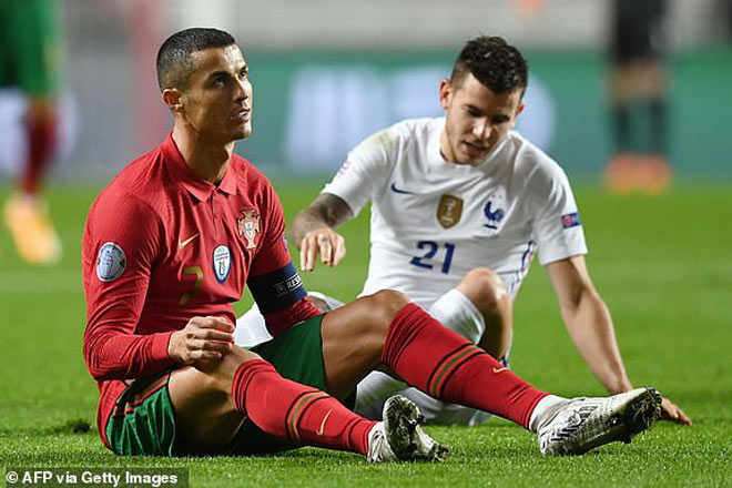 Ronaldo chưa thể có bàn thắng thứ 103 cho ĐT Bồ Đào Nha khi đội ĐKVĐ UEFA Nations League vừa thua đau ĐT Pháp 0-1 khiến họ&nbsp;đang đứng trước nguy cơ không thể giành vé vào bán kết mùa này