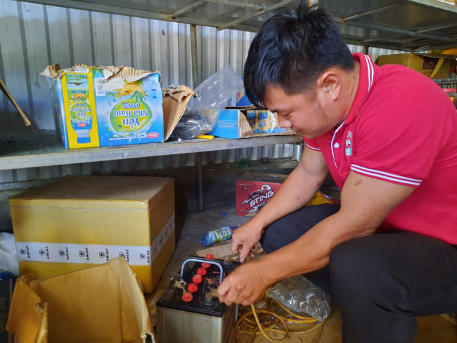 Người dân phải sống trong cảnh đèn dầu, bình ắc quy