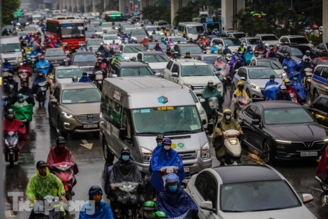 Mưa triền miên, phố phường Hà Nội tắc tứ bề sáng đầu tuần - 6