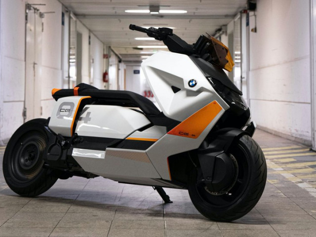 Thế giới xe - Xe tay ga sạc điện hỗ trợ kết nối smartphone