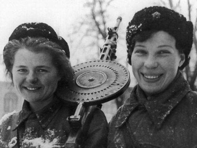 Media - Súng máy cực dị quay như "máy hát" khi khai hỏa của Liên Xô